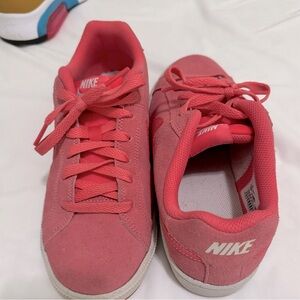 Nike Court Royale
